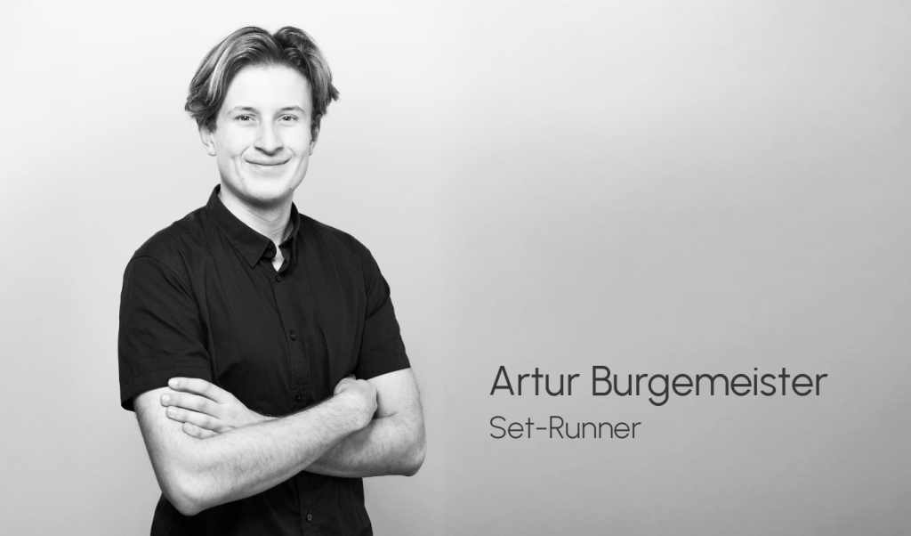 Porträt von Artur Burgemeister, Set-Runner, in Schwarz-Weiß